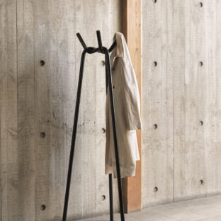HAY KNIT ヘイからニット、コートラック ポールハンガーが入荷しました。
